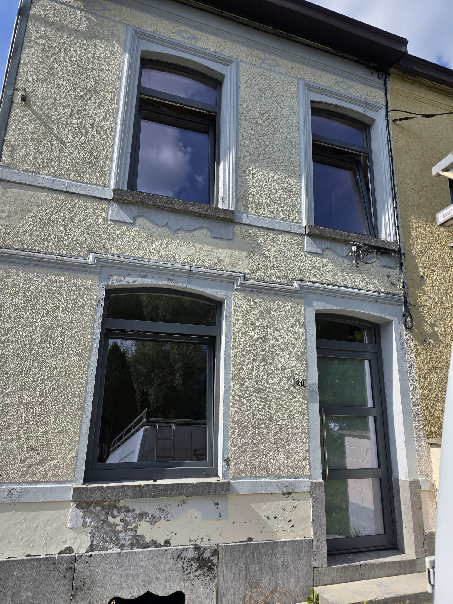 Realisation BP Chassis - facade renovee avec nouveaux chassis